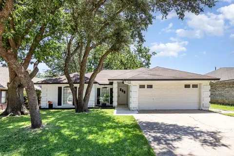 6503 Tempest Dr, Arlington, TX 76001
