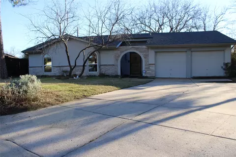 2255 Shady Brook Dr, Bedford, TX 76021