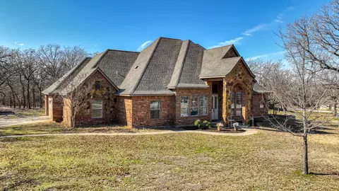216 S Natural Springs Ln, Azle, TX 76020