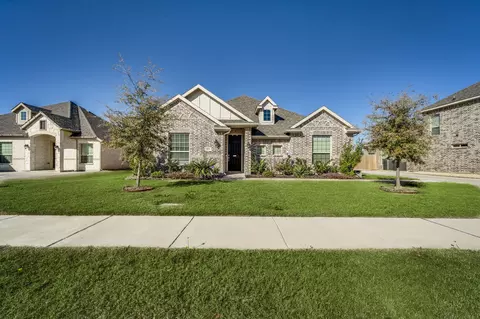 913 Lauren Dr, Midlothian, TX 76065