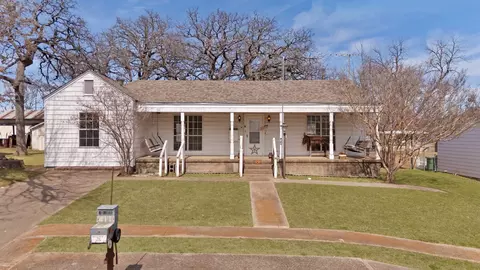 411 Dee Ln, Arlington, TX 76011