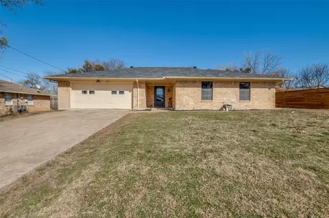 304 N Lyndalyn Ave, Desoto, TX 75115