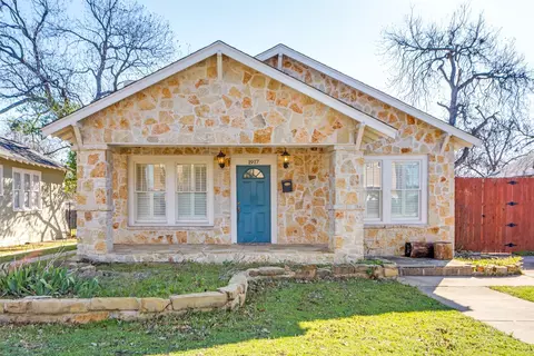 1917 Carleton Ave, Fort Worth, TX 76107