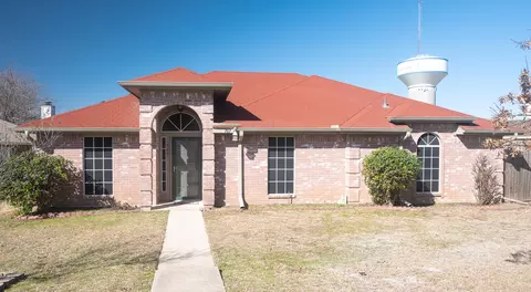 707 S Highland Dr, Cedar Hill, TX 75104