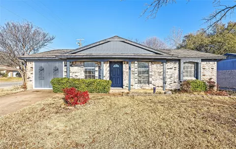 1201 Mars Dr, Cedar Hill, TX 75104