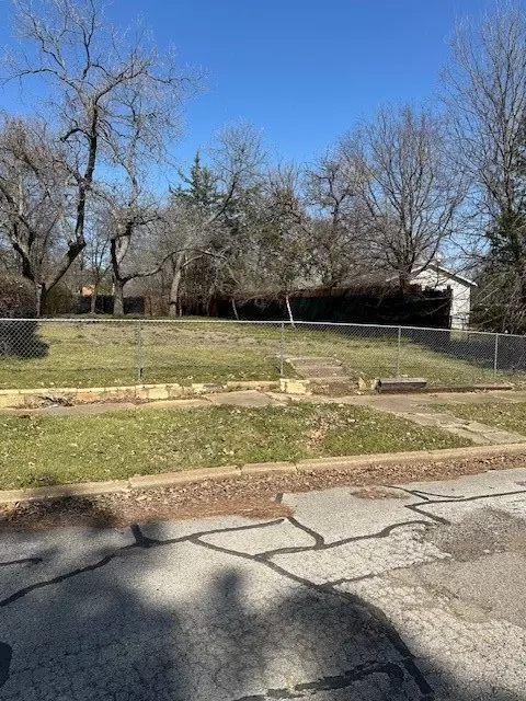 605 W Walker St, Denison, TX 75020