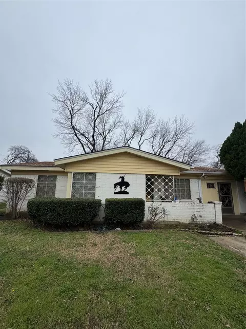 1816 E Lovers Ln, Arlington, TX 76010