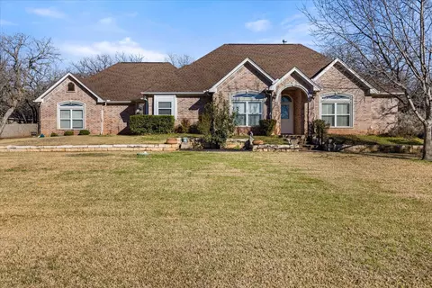 905 Summerlin Dr, Granbury, TX 76048