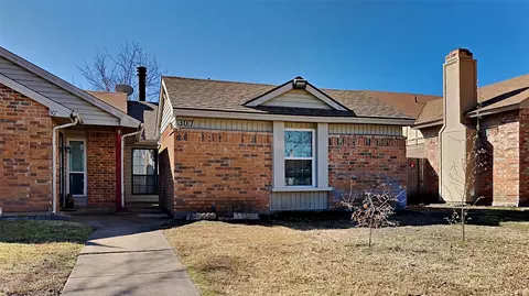 307 Navarro Ln, Grand Prairie, TX 75052