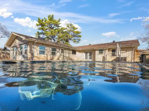 2606 S Lipsey St, Decatur, TX 76234