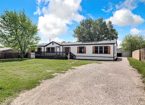 8640 James Dr, Alvarado, TX 76009