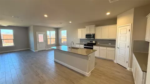1906 Jackson St, Cleburne, TX 76033 photo 4