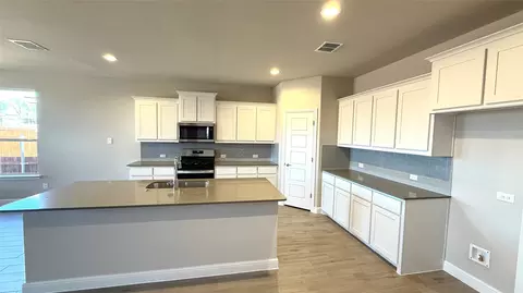1906 Jackson St, Cleburne, TX 76033 photo 3