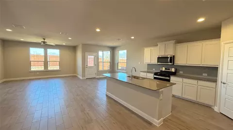 1906 Jackson St, Cleburne, TX 76033 photo 5