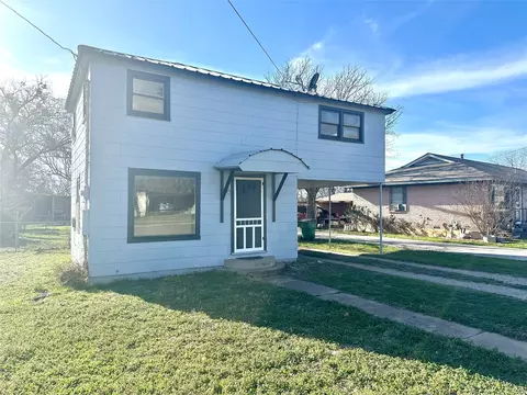 1605 Reynolds St, Goldthwaite, TX 76844