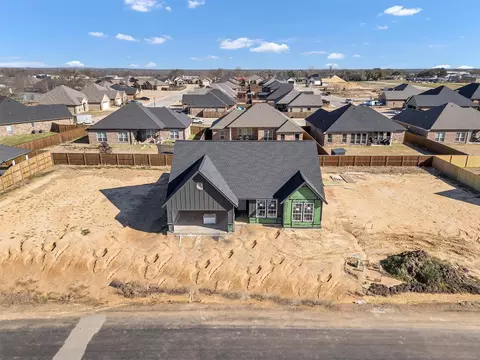 115 Bexar St, Mabank, TX 75147