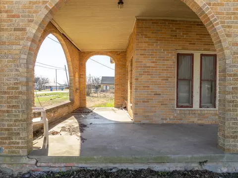 306 E Adams St, Itasca, TX 76055 photo 2