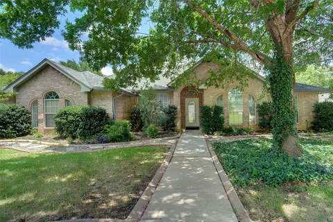813 Hunters Glen Trl, Fort Worth, TX 76120