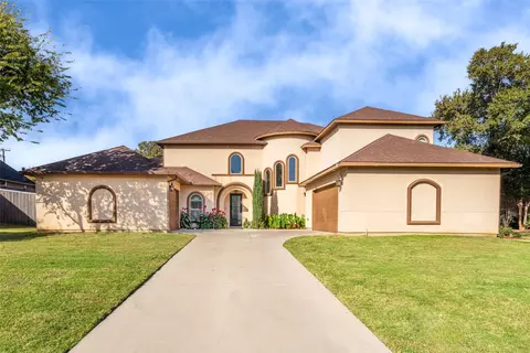 612 Waterchase Dr, Fort Worth, TX 76120