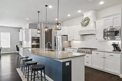 Kitchen - 700 Sunflower Ave, Argyle, TX 76226 photo 4 of 5