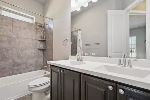 Bath - 700 Sunflower Ave, Argyle, TX 76226 photo 4 of 5