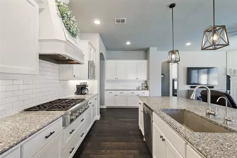 Kitchen - 700 Sunflower Ave, Argyle, TX 76226 photo 5 of 5