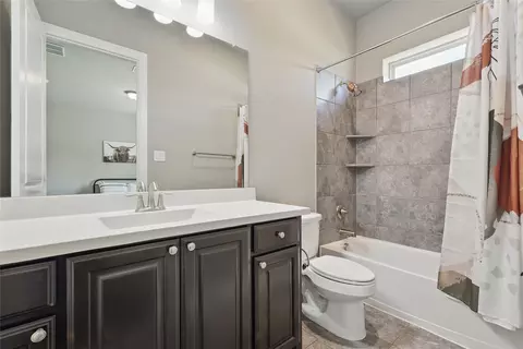 Bath - 700 Sunflower Ave, Argyle, TX 76226 photo 3 of 5