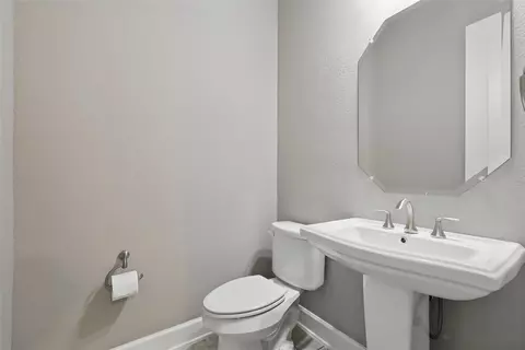 Bath - 700 Sunflower Ave, Argyle, TX 76226 photo 5 of 5