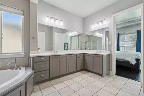 Bath - 700 Sunflower Ave, Argyle, TX 76226 photo 2 of 5
