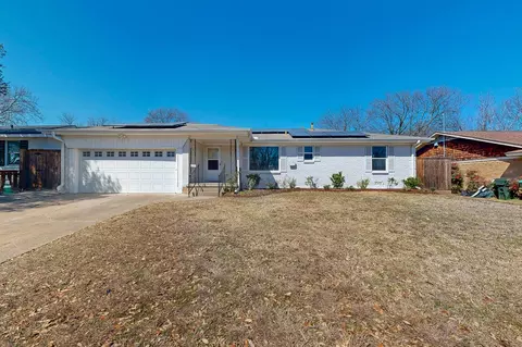 1038 S Idlewild Dr, Sherman, TX 75090