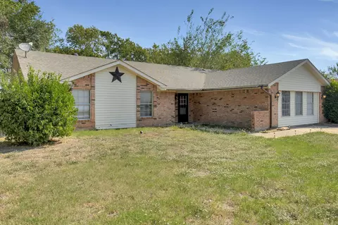408 Town North Dr, Terrell, TX 75160
