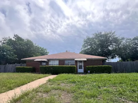 108 Valleyglen Dr #108-110, Desoto, TX 75115