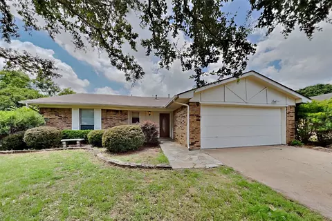 2731 Kimberly Dr, Grapevine, TX 76051