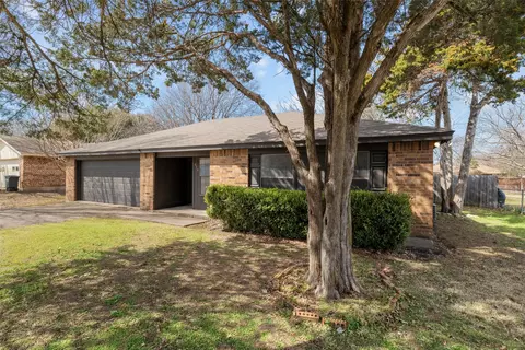 816 Dogwood Dr, Cedar Hill, TX 75104