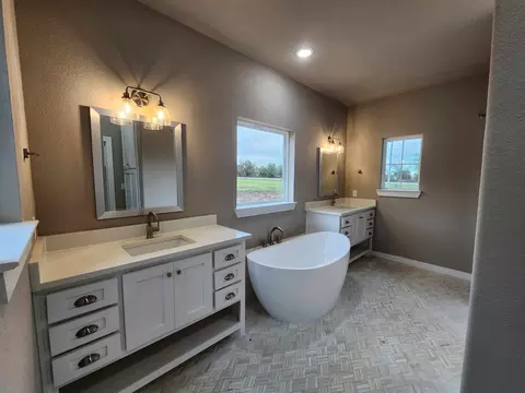 Bath - 4140 Fm 4, Cleburne, TX 76031 photo 1 of 6