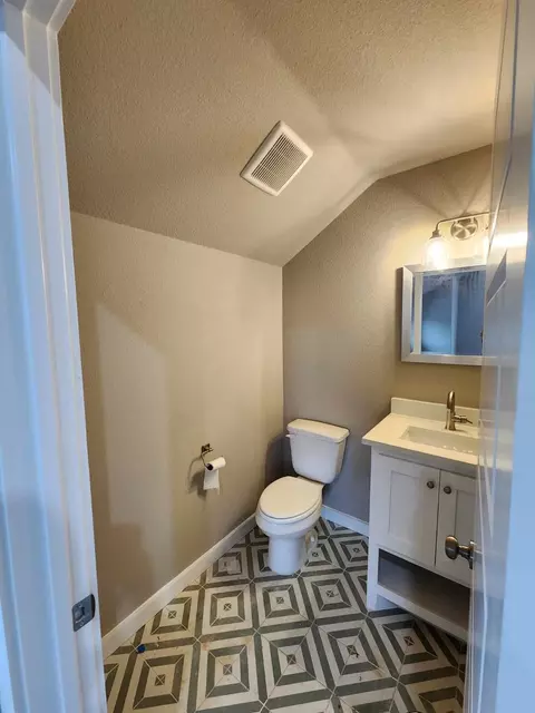 Bath - 4140 Fm 4, Cleburne, TX 76031 photo 6 of 6