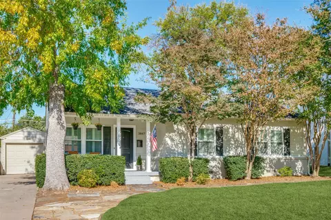 3847 Davila Dr, Dallas, TX 75220