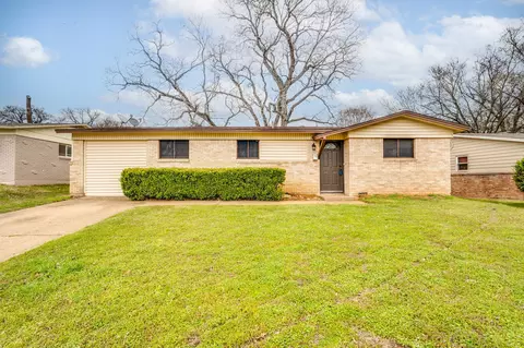 2011 Alan A Dale Rd, Arlington, TX 76013