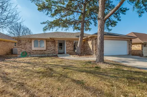 6412 Green Ridge Dr, Watauga, TX 76148