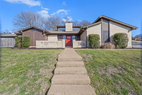 8700 Glen Hollow Dr, Fort Worth, TX 76179