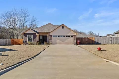 106 Oliver Wendell Ct, Mount Vernon, TX 75457