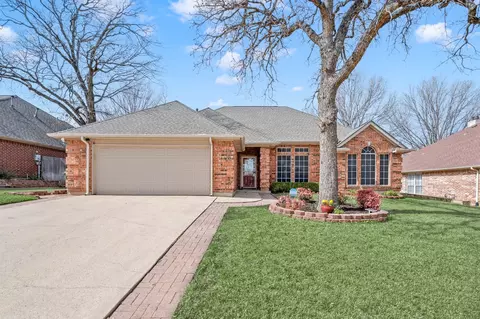 2629 Bent Tree Dr, Hurst, TX 76054