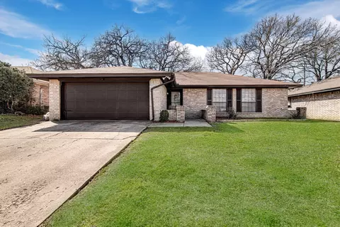 2128 Chapel Downs Dr, Arlington, TX 76017