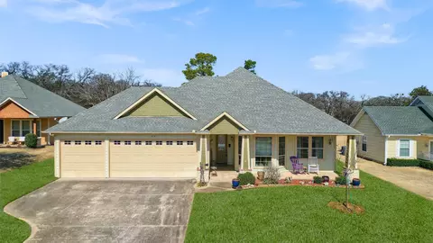 418 Navajo Trl, Gainesville, TX 76240