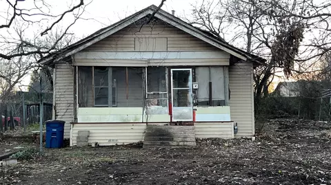 901 N Breckenridge St, Ennis, TX 75119