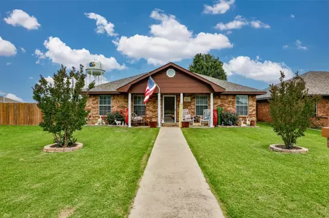 2317 Jodi Ln, Gainesville, TX 76240