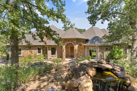 10072 Bluffview Cir, Pilot Point, TX 76258