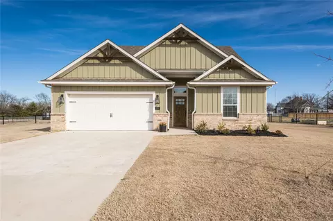 305 Newton St, Valley View, TX 76272
