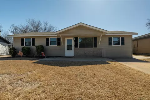 203 Loch Lomond Dr, Wichita Falls, TX 76302