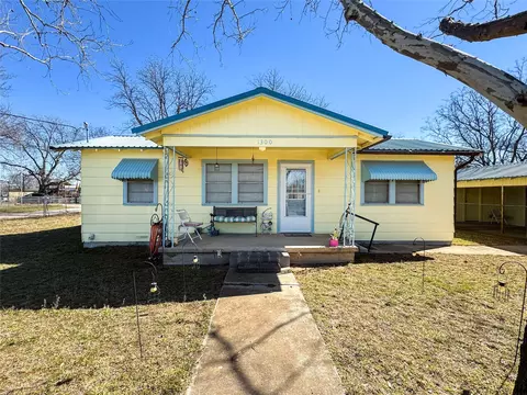 1300 Slay St, Eastland, TX 76448